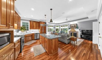 924 Woodcrest Way, Anderson, IN 46012