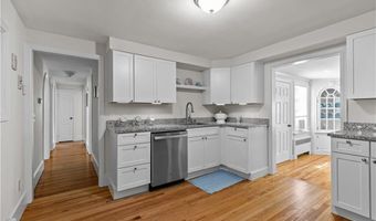 12 Terrace Dr, Bristol, RI 02809