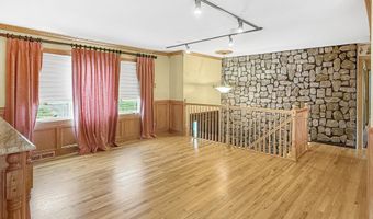 6 Westchester Dr, Albany, NY 12205