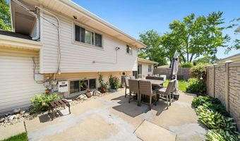 365 W Myrick Ave, Addison, IL 60101