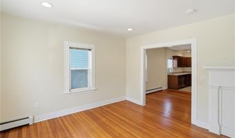 8 Mann Ave, Newport, RI 02840