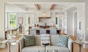 71 Cliff Dr, Narragansett, RI 02882