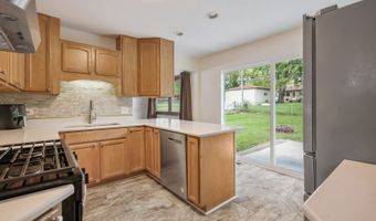 517 S Hubbard St, Algonquin, IL 60102