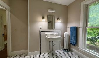 927 Water St, Bennington, VT 05257