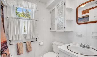 608 Berkeley Ave, Beachwood, NJ 08722