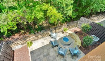 5052 Lesleewood Ct, Charlotte, NC 28226