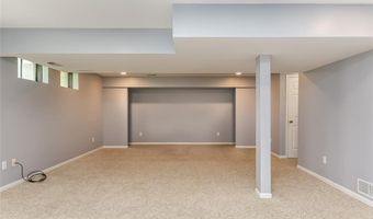 876 Kiefer Trails Dr, Ballwin, MO 63021
