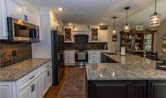 300 Lakeview Cir, Aurora, OH 44202