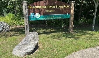 2 School St 403, Lincoln, RI 02802