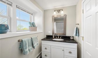 7 Cowsill Ln 1, Newport, RI 02840