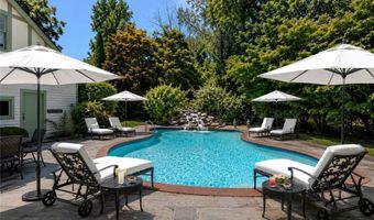 360 RUMSTICK Rd, Barrington, RI 02806