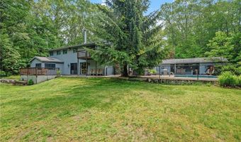 24 Lincoln Dr, North Smithfield, RI 02896
