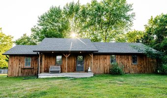 303 N Hudson Ave, Aurora, MO 65605