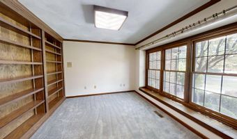 80 Hillcrest Estates Dr, Batesville, IN 47006