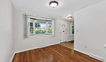 87 Buckingham Dr, Albany, NY 12208
