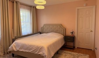 251 Kingston Dr, Aurora, OH 44202