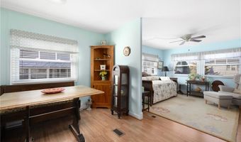 27 Woodward Rd, Lincoln, RI 02865