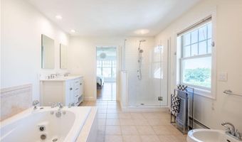 573 Wolcott Ave, Middletown, RI 02842