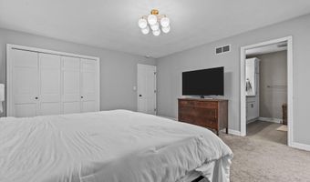 11 HILLTOP Ct, Appleton, WI 54914