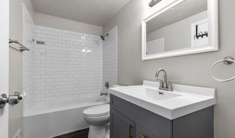 2470 W GLENDALE Ave 2D, Appleton, WI 54914