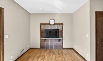 441 Walnut Ln, Apple Valley, MN 55124