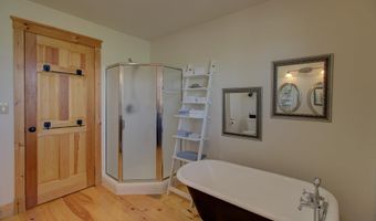 23 Mud Pt S, Alburgh, VT 05440
