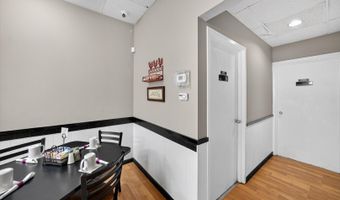 208 S Main St, Algonquin, IL 60102