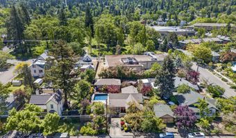 746 C St, Ashland, OR 97520