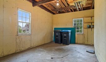 5 Phillips Rd, Falmouth, ME 04105