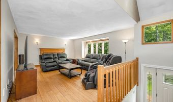 8 Horseshoe Dr, Acton, MA 01720
