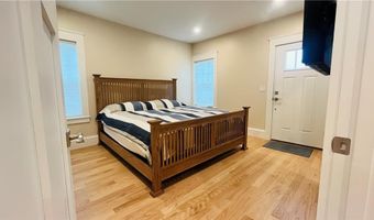 35 Memorial Blvd 1, Newport, RI 02840