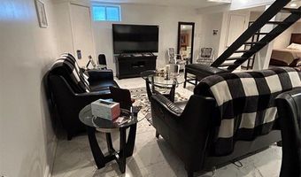 84 N Vivyen St, Bergenfield, NJ 07621