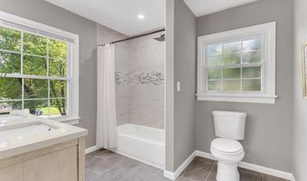 216 Hillsdale Dr, Ballwin, MO 63011