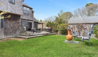 25 Gardiner Dr, Amagansett, NY 11930