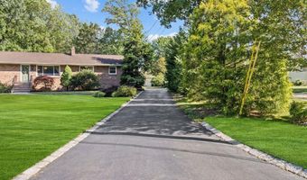 687 Hopping Rd, Belford, NJ 07718