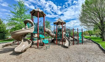 25004 FALLING BROOK Cir, Aldie, VA 20105