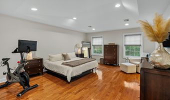 47 White Oak Ln, Aberdeen, NJ 07747