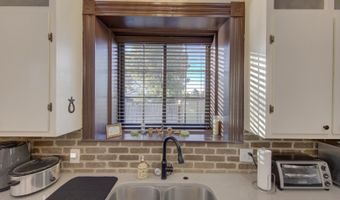 405 W Avenue E, Alpine, TX 79830