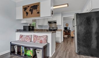2704 PINE MANOR Ln, Albany, GA 31707