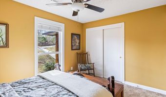 57 Lakeview Pt, Alexander City, AL 35010