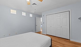 230 College St 8, Burlington, VT 05401