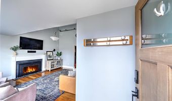 12 Grassy Plain Rd, Barrington, RI 02806