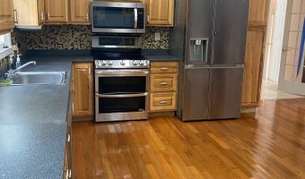 18 Beach Park Rd, Clinton, CT 06413