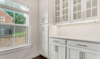 5701 11TH St N 2, Arlington, VA 22205