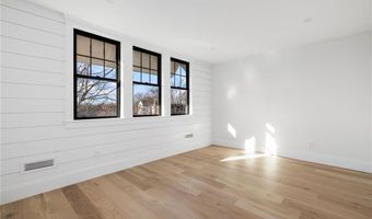 14 Kay Blvd, Middletown, RI 02842