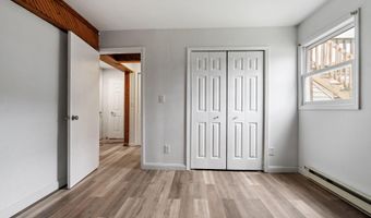 7 Hemlock Ln, Albany, NY 12208