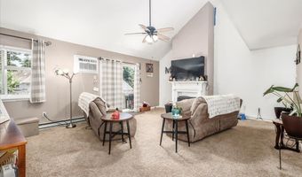 136 Pembroke Rd 6-52, Danbury, CT 06811