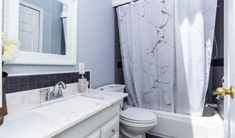 8911 Manor Ave, Allen Park, MI 48101