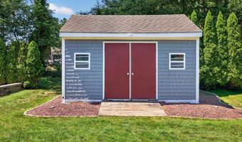 63 Ansel White Dr, Acushnet, MA 02743
