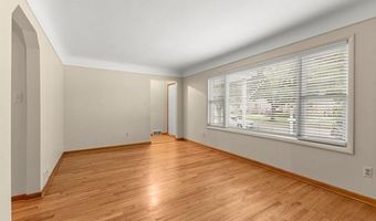 8464 Becker Ave, Allen Park, MI 48101